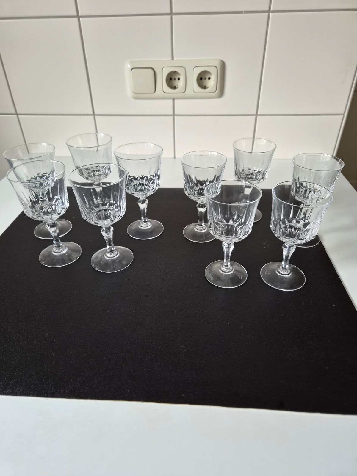 Set van 10 kristallen glazen met geslepen patroon, Ophalen
