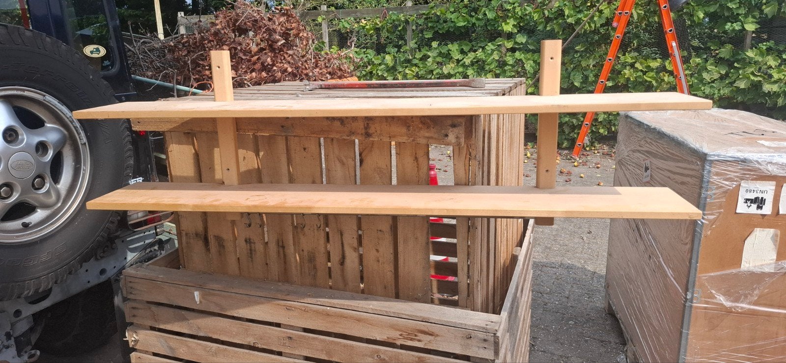 Ikea Varde wandplanken (2 sets) met rvs buis en haken, Ophalen, Gebruikt