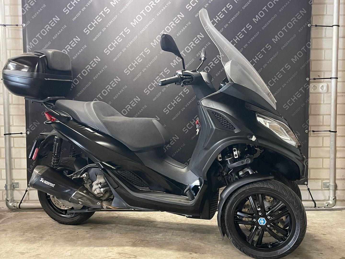 Piaggio MP3 300 HPE | Akrapovič | Malossi | 2024, Scooter, Onbekend, Onbekend, Minimaal motorrijbewijs A2