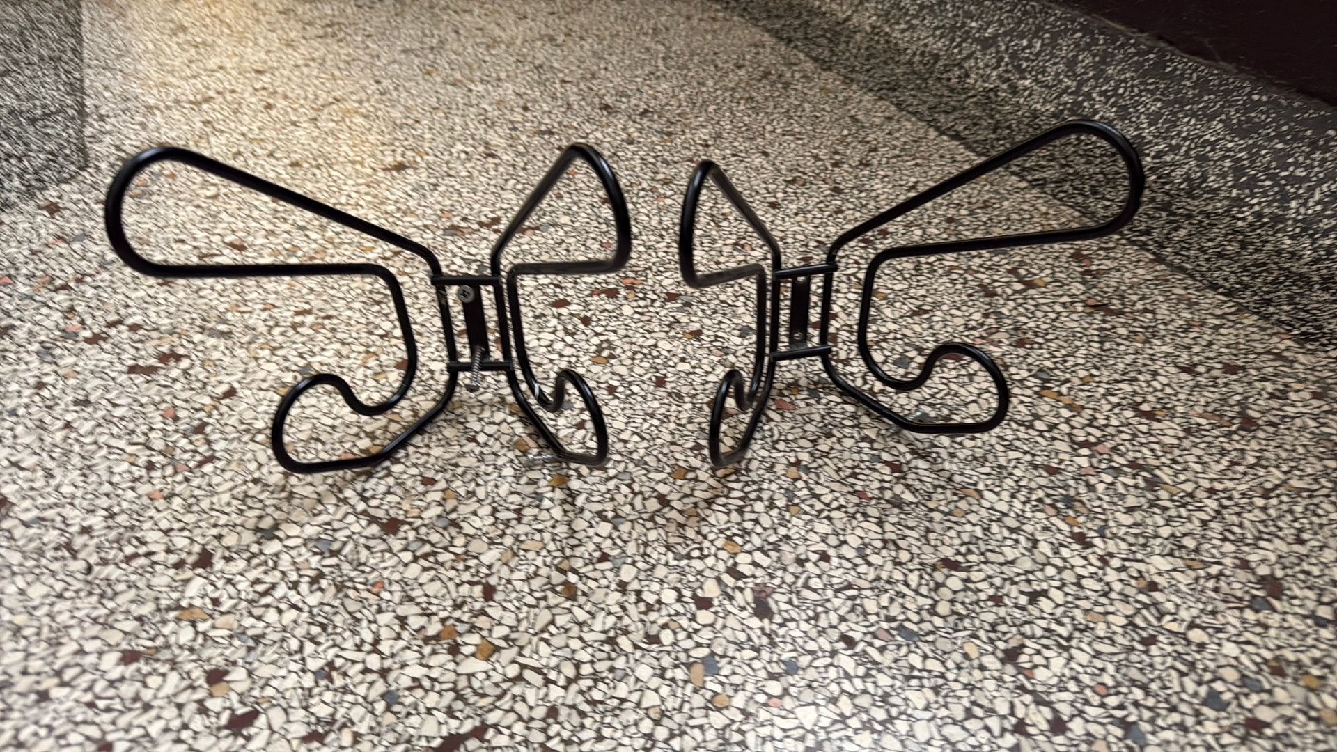 2 Metalen kapstokjes om aan muur te bevestigen, Wandkapstok, Ophalen of Verzenden, Zo goed als nieuw, Minder dan 100 cm