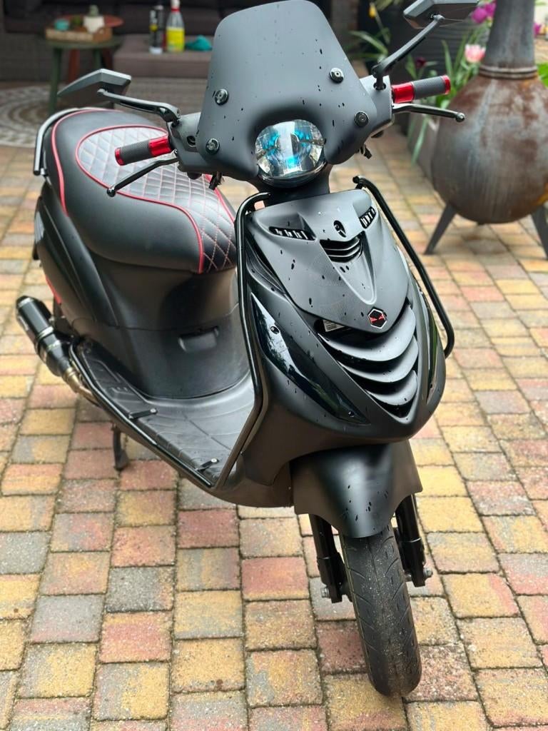 Zip 2020 mat zwart, Ophalen, Maximaal 45 km/u, Zip, Zo goed als nieuw