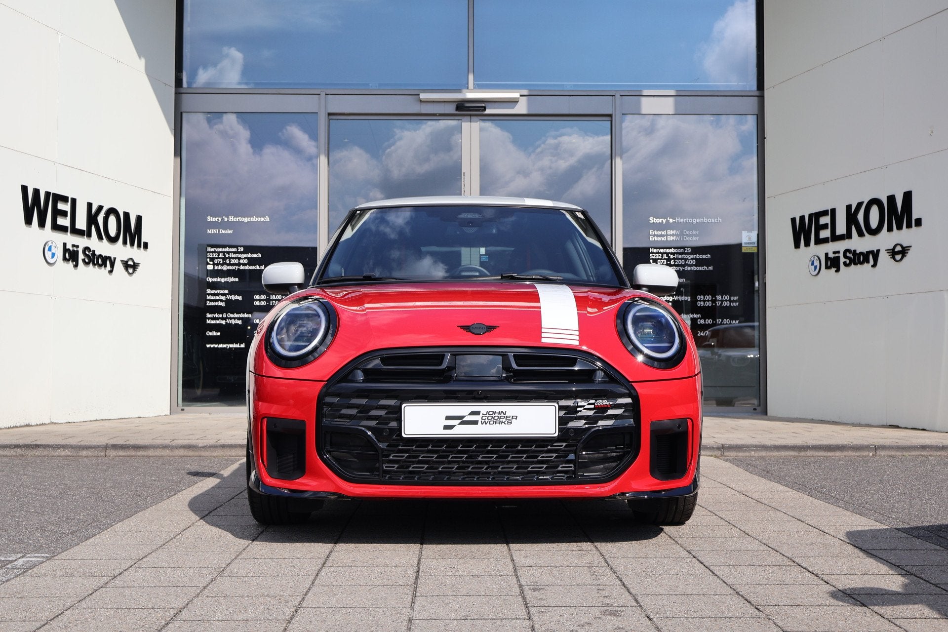 MINI Hatchback JCW / Panoramadak / JCW Sport stoel / Comfort, Auto's, Dealer onderhouden, Zwart, Navigatiesysteem, 4 stoelen