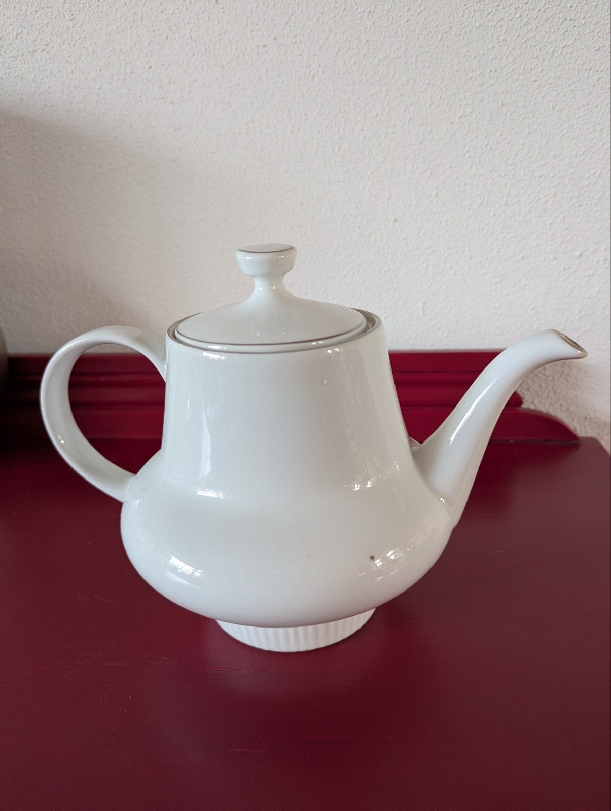 Witte porseleinen theepot met gouden randje, Ophalen of Verzenden