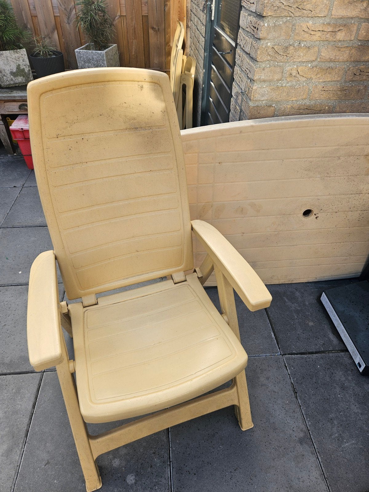 4 tuinstoelen en 1 tafel, Ophalen, Gebruikt, Kunststof