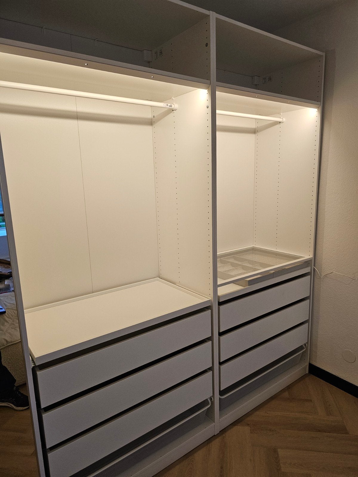 ikea pax kast gekocht en monteur nodig, Ophalen, Gebruikt