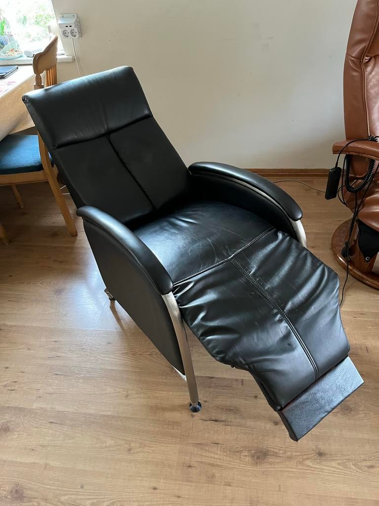 Zwarte relaxfauteuil - Comfortabel en verstelbaar, Huis en Inrichting, 100 tot 125 cm, Leer, Ophalen of Verzenden, Zo goed als nieuw