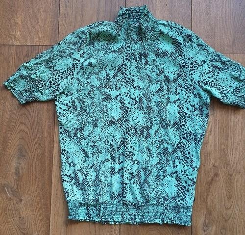 Distrikt NØrrebro Groen met Zwart Shirtje (M), Maat 38/40 (M), DISTRIKT NØRREBRO, Ophalen of Verzenden, Korte mouw