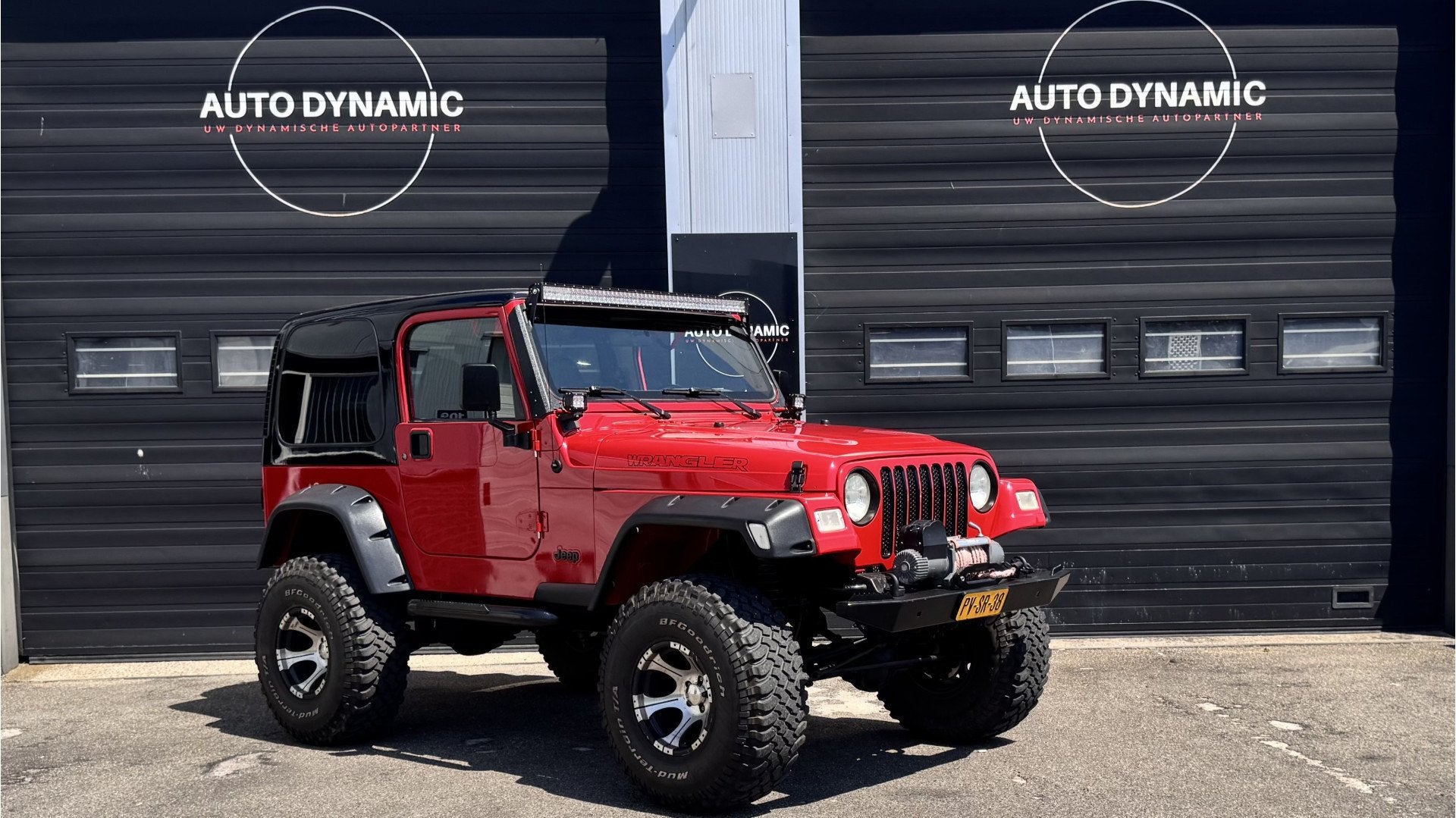 Jeep Wrangler 2.5i Softtop | Hardtop | Custom Build Belastin, foto 2