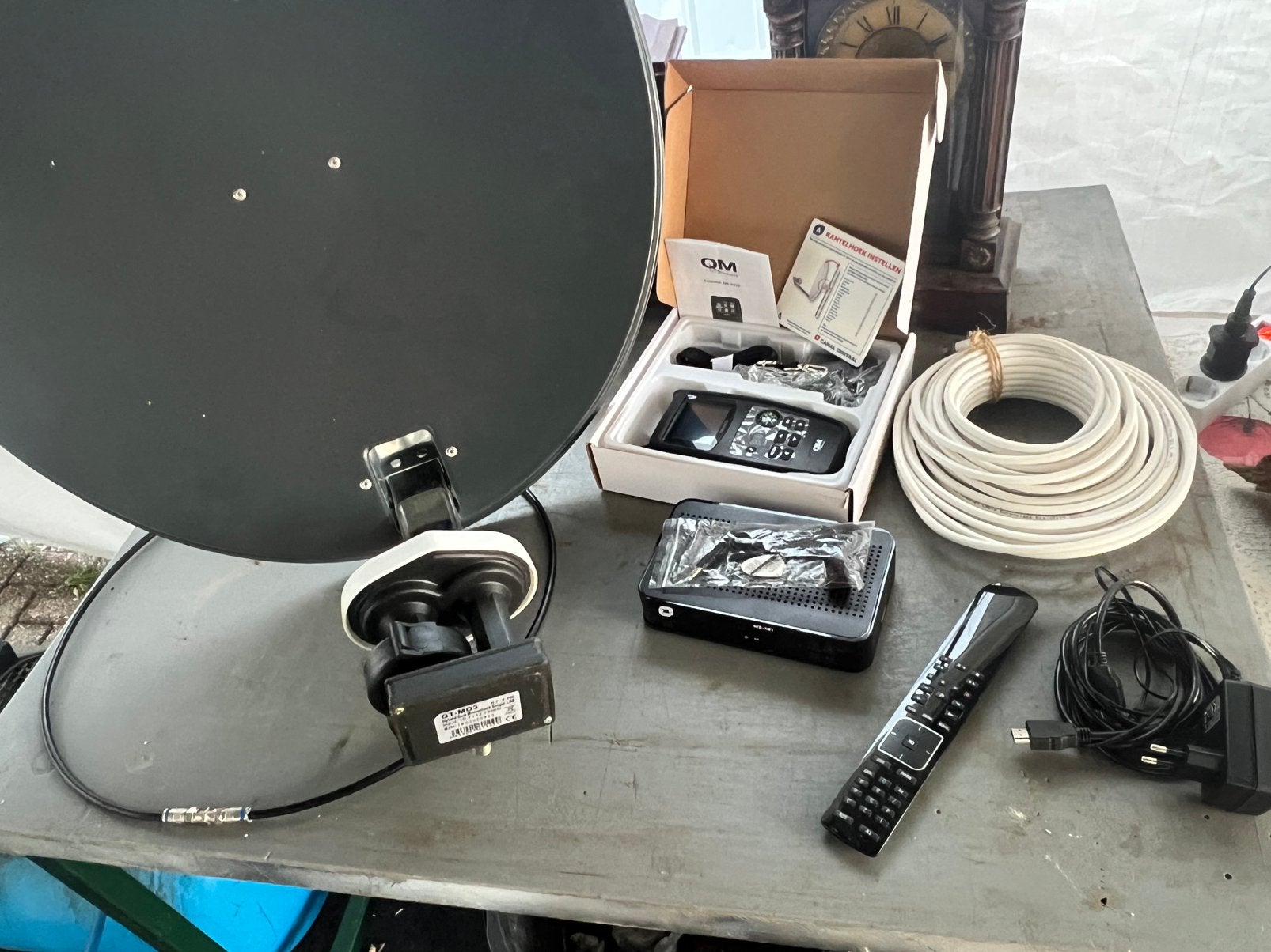 Schotel met ontvanger alles compleet, Audio, Tv en Foto, Schotelantennes, Ophalen, Zo goed als nieuw, (Schotel)antenne-accessoires