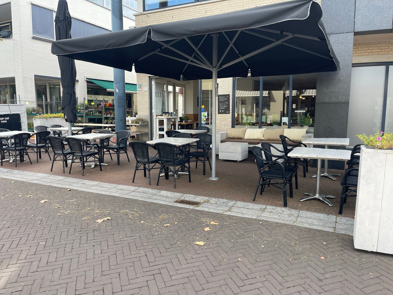 Terrasmeubilair: stoelen, tafels, bank en plantenbakken, Ophalen, Gebruikt, Rechthoekig, Hout