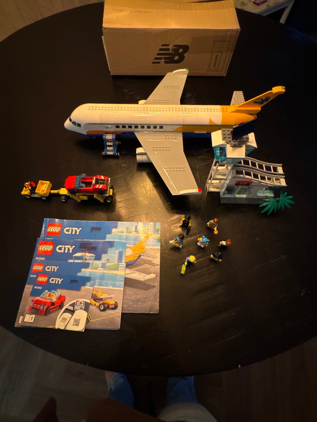 Lego City 60262 Passagiersvliegtuig (bijna compleet), Lego, Ophalen of Verzenden, Complete set, Inclusief instructies