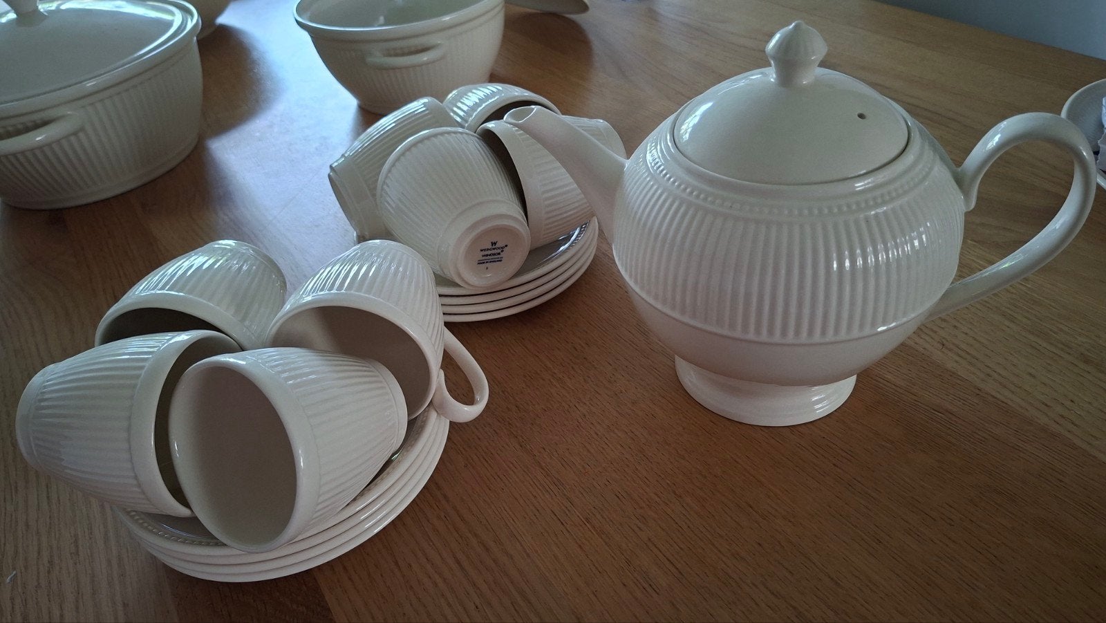 Wedgewood Windsor theepot en 8 kop en schotels, Huis en Inrichting, Keuken | Servies, Ophalen, Zo goed als nieuw, Overige stijlen