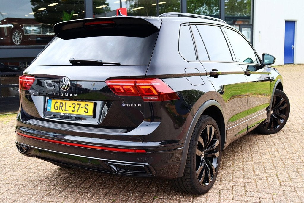 Volkswagen TIGUAN 1.4 TSI eHybrid R-Line Business+|Pano|HUD|, 150 pk, Zwart, Hybride Elektrisch/Benzine, SUV of Terreinwagen