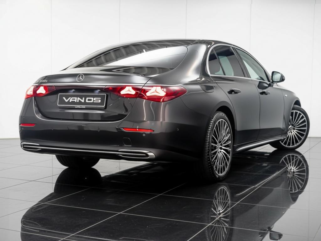 Mercedes-Benz E-Klasse Limousine E 300e Exclusive Premium |, Auto's, Automaat, Gebruikt, Euro 6, 4 cilinders