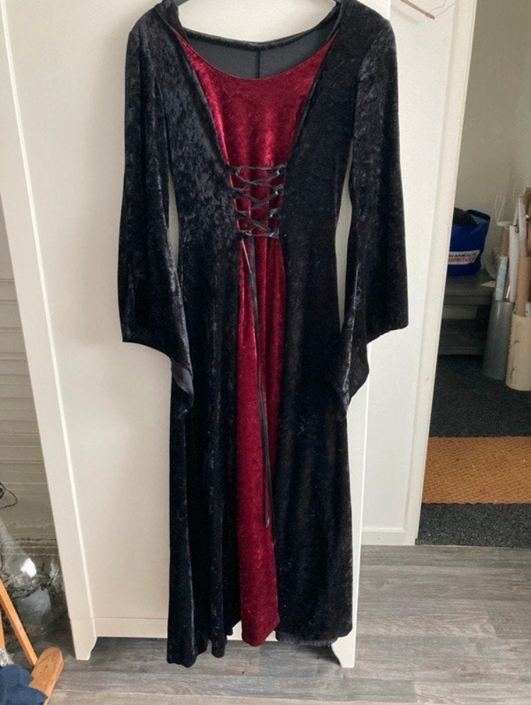 Gotische fluwelen jurk met vetersluiting maat S, Kleding | Dames, Jurken, Zwart, Nieuw, Ophalen of Verzenden, Maat 36 (S)