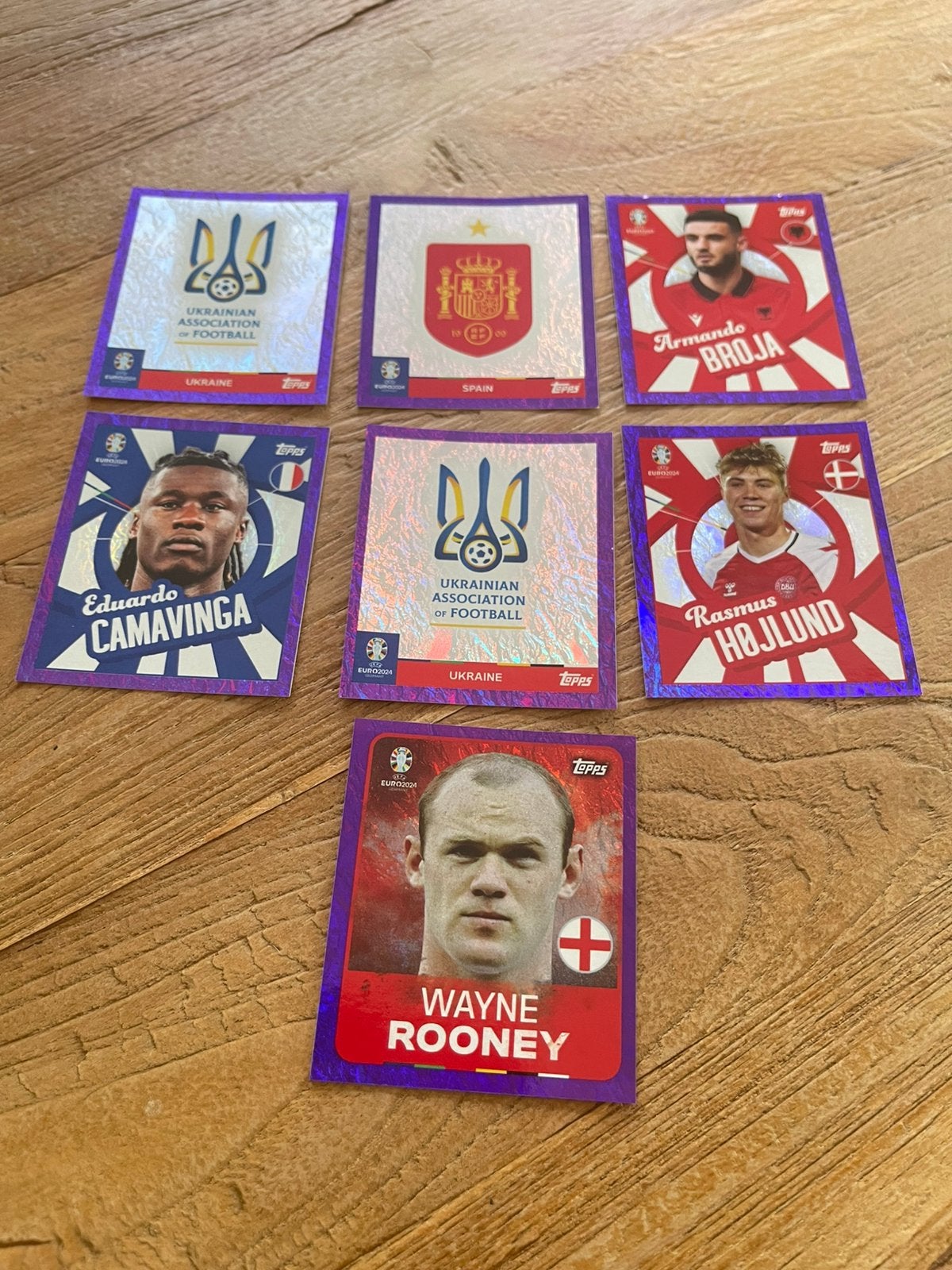7 x Refractor Paars Euro EK 2024. Rooney, Spanje, Camavinga, Hobby en Vrije tijd, Stickers en Plaatjes, Ophalen of Verzenden, Zo goed als nieuw