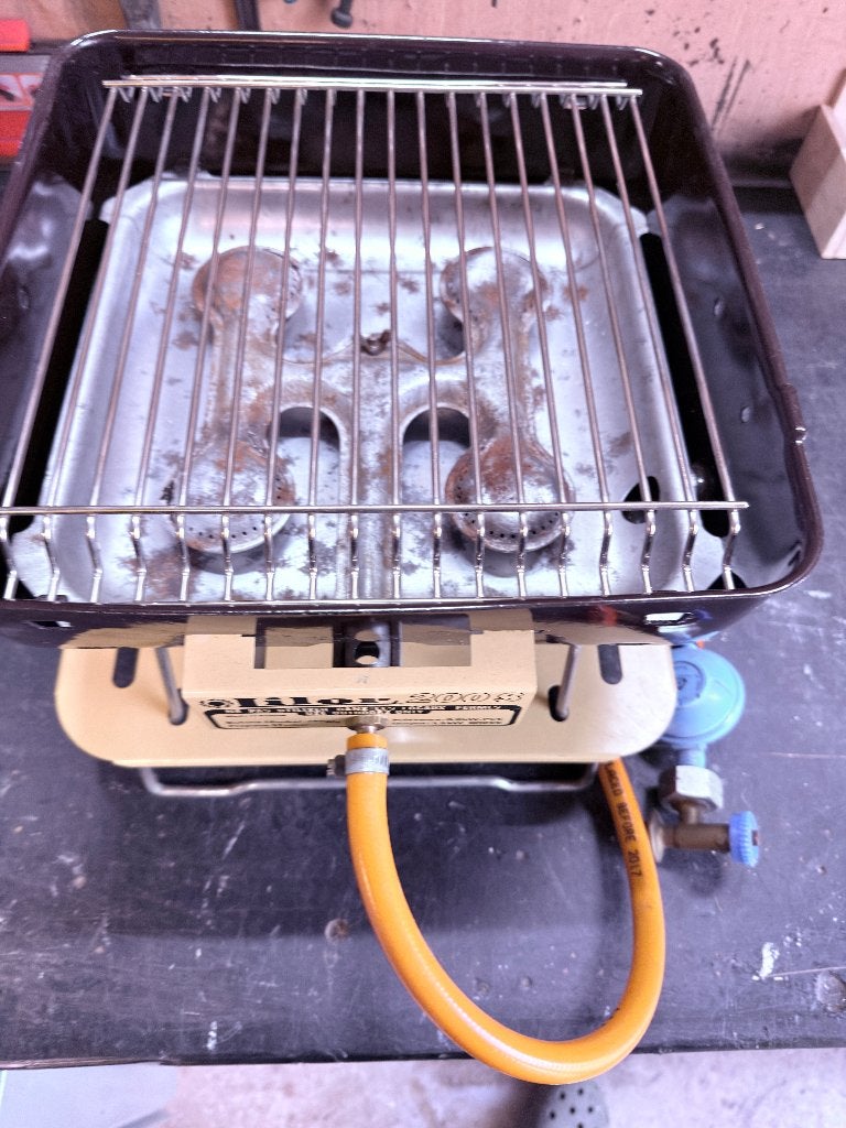 BBQ  OP GAS MET LAVASTENEN., Tuin en Terras, Ophalen, Gebruikt, Overige