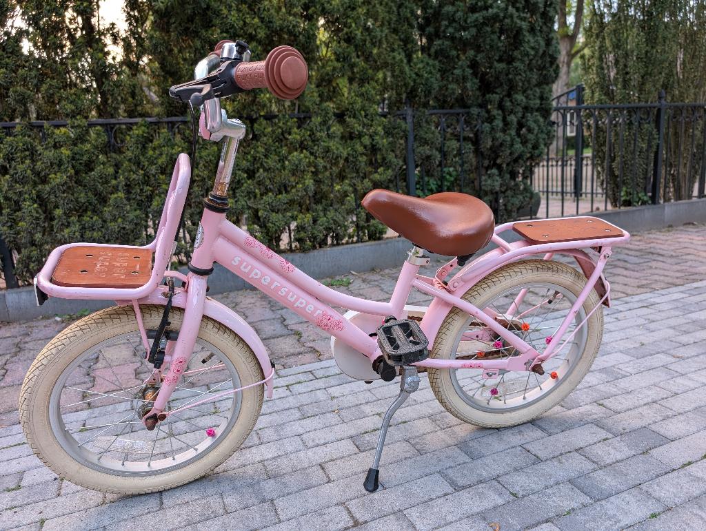 Roze Supersuper Cooper meisjesfiets  16 inch, Fietsen en Brommers, Fietsen | Meisjes, Ophalen, Terugtraprem, Gebruikt, SuperSuper!
