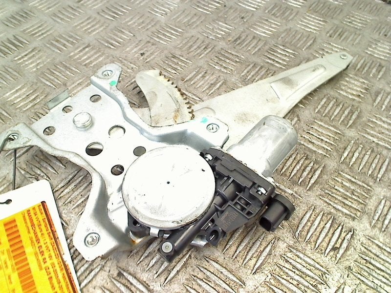 Raammechaniek Elek Rechts Achter + MOTOR Swift 2008, Auto-onderdelen, Gebruikt, Suzuki Deutschland GmbH, Kontakt@suzuki.de, Suzuki-Allee 7, Bensheim 64625, , Duitsland