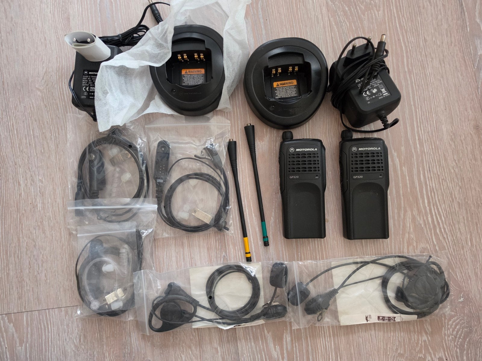 2x Nette motorola gp320 UHF met lader etc, Telecommunicatie, Ophalen of Verzenden, Gebruikt