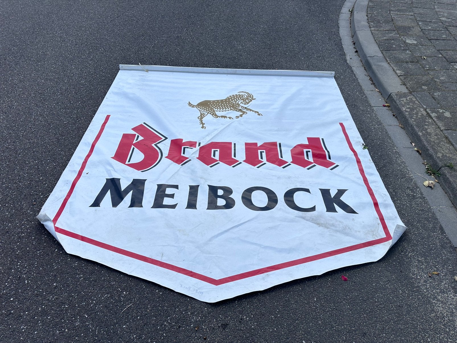 Brand bier meibock poster/zeil, Ophalen