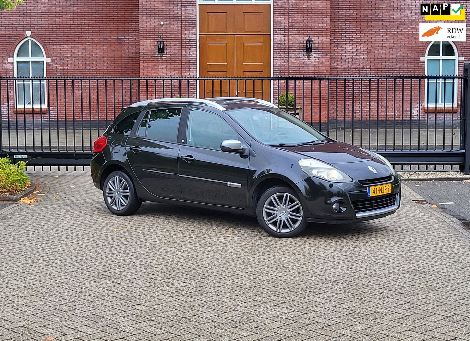 Renault Clio Estate 1.2 TCE 20th Anniversary / Airco / Navi, Auto's, Voorwielaandrijving, Euro 5, Gebruikt, 4 cilinders