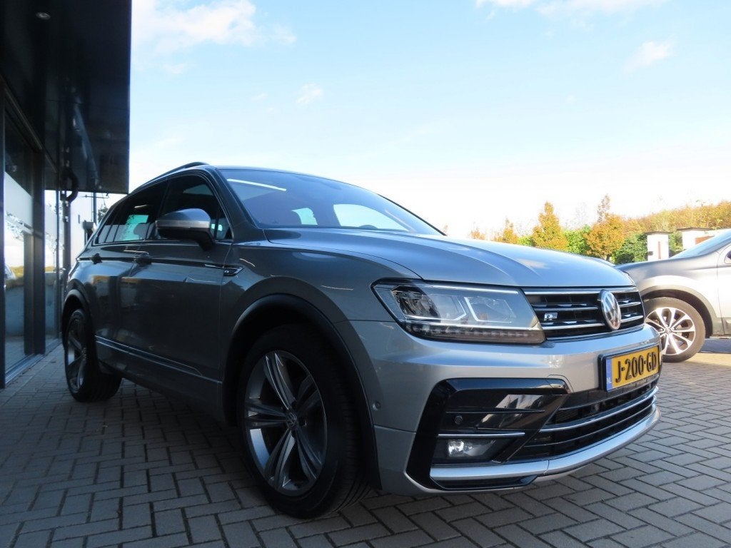 Volkswagen TIGUAN 1.5 TSI DSG R-Line Panorama Ecc Acc Navi 2, Auto's, Euro 6, 4 cilinders, 150 pk, Origineel Nederlands