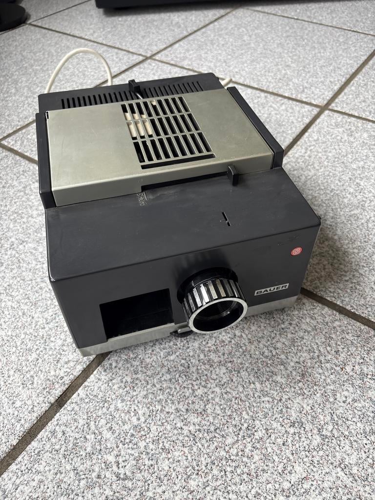 Bauer diaprojector - Met klein transportgebrek, Ophalen, Gebruikt