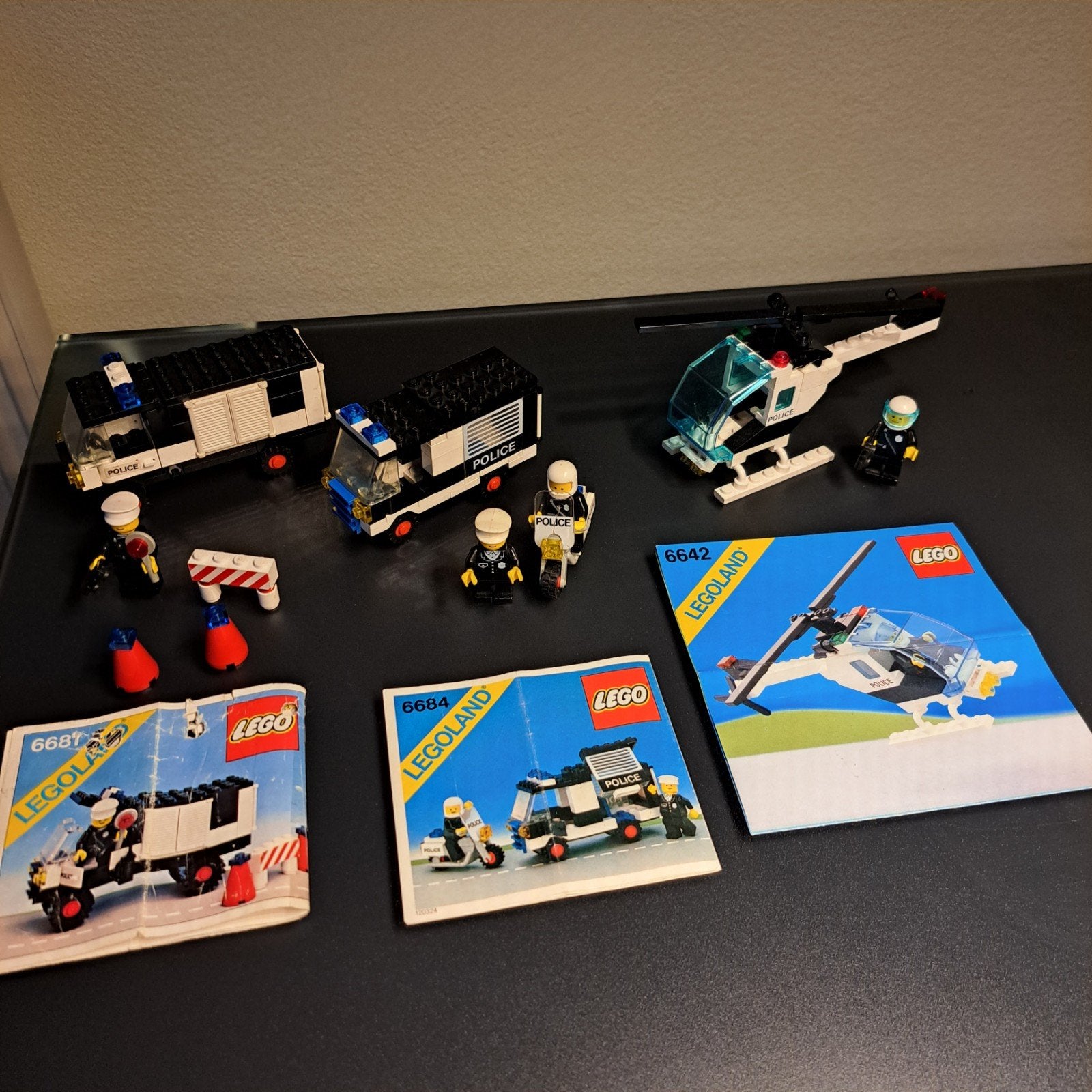 Legoland 6681, 6684 en 6642.
Politiebusjes en helikopter.
66, Kinderen en Baby's, Speelgoed | Duplo en Lego, Ophalen of Verzenden