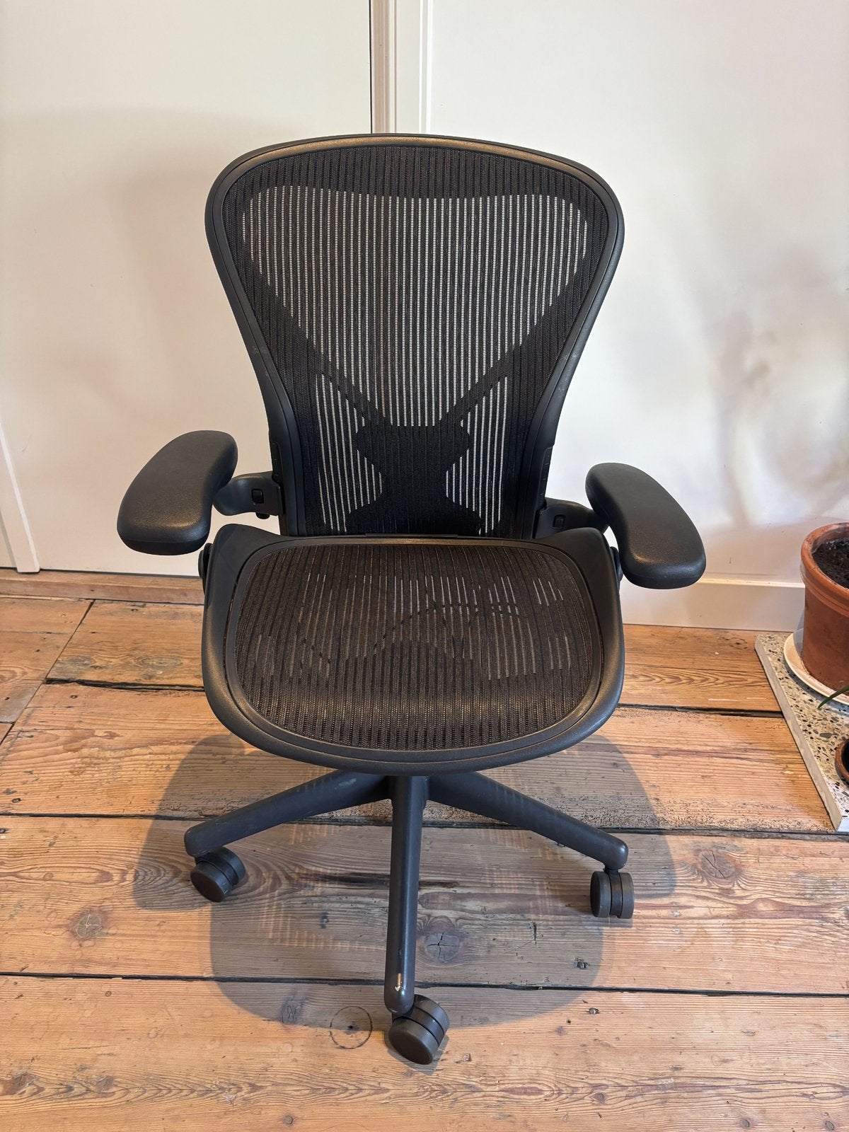 Herman Miller Aeron Bureaustoel – Maat B – Graphite