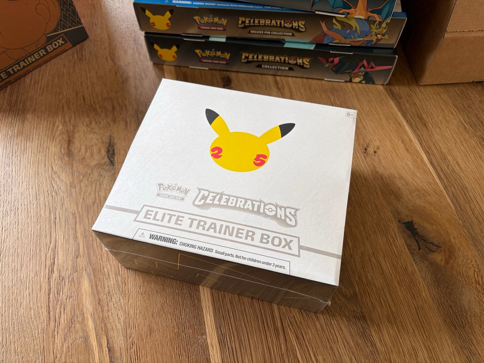 Pokémon Celebrations Elite Trainer Box - Nieuw, Hobby en Vrije tijd, Verzamelkaartspellen | Pokémon, Ophalen of Verzenden, Nieuw