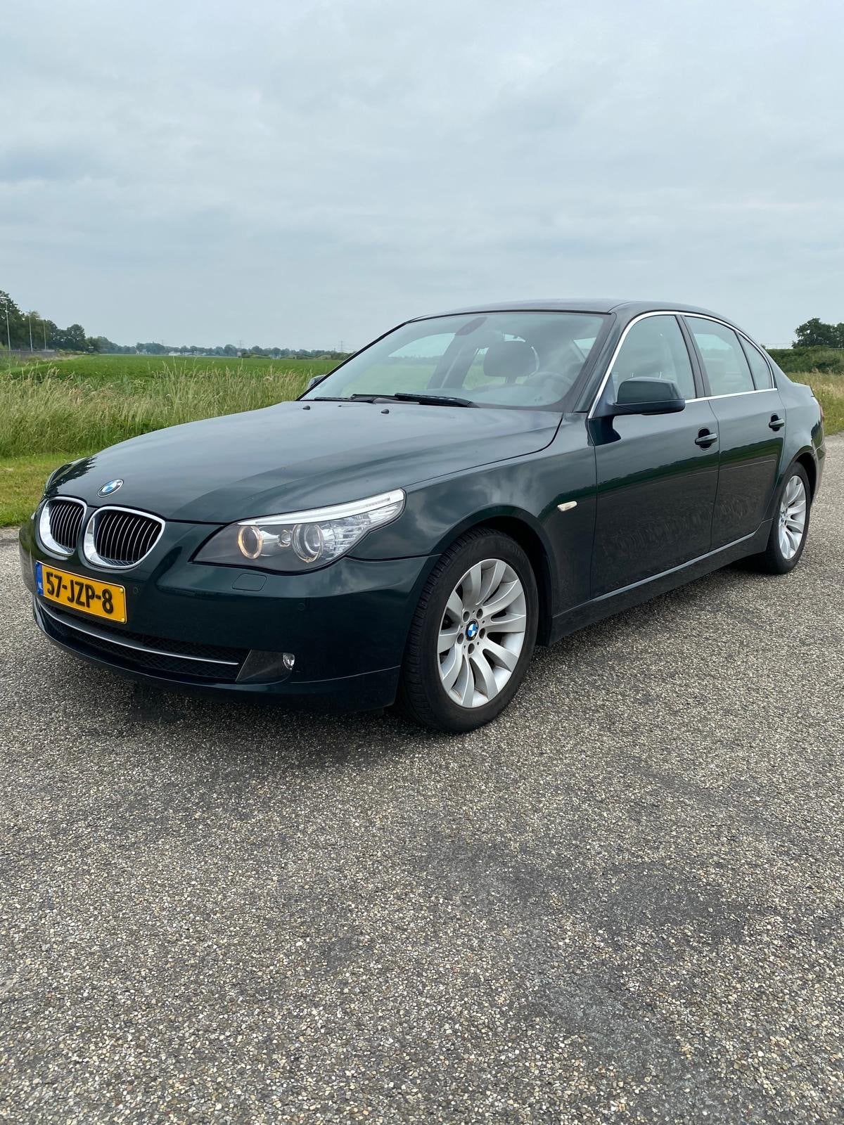 BMW 5-Serie 523i automaat 2009, Auto's, BMW, Achterwielaandrijving, 1800 kg, Beige, Particulier