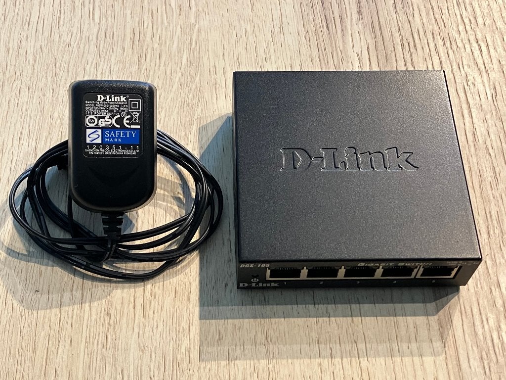 D-Link DGS-105 / Netwerkswitch / 5 Poorten, Computers en Software, Netwerk switches, Ophalen of Verzenden, Zo goed als nieuw