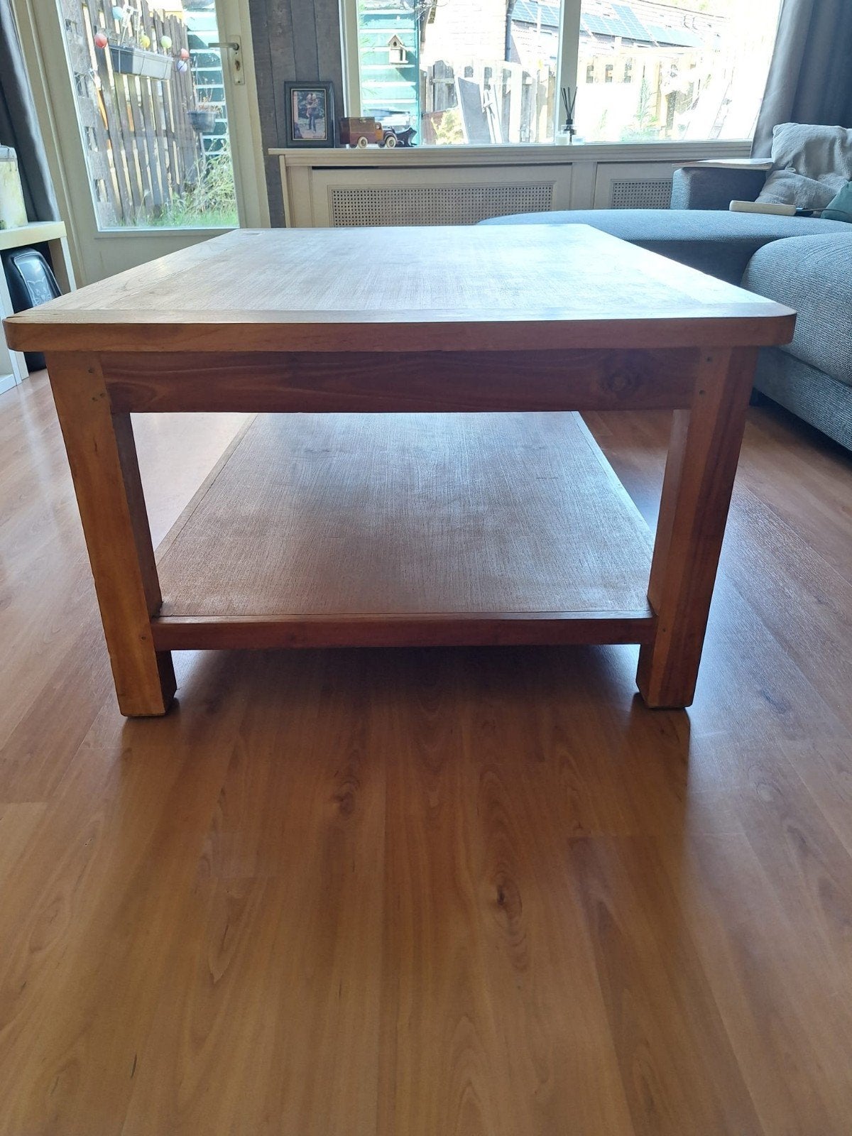 Robuuste houten salontafel met opbergplank, Ophalen, Gebruikt, 100 tot 150 cm, 50 tot 100 cm