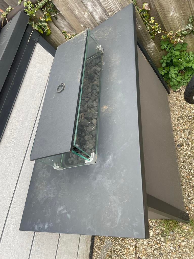 Vuurtafel met glasombouw op gas, Ophalen, Gebruikt