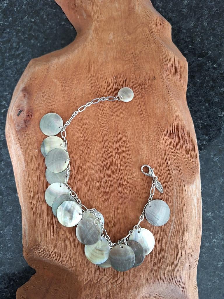 Prachtige armband met schelpjes, Ophalen of Verzenden, Nieuw, Zilver, Overige materialen