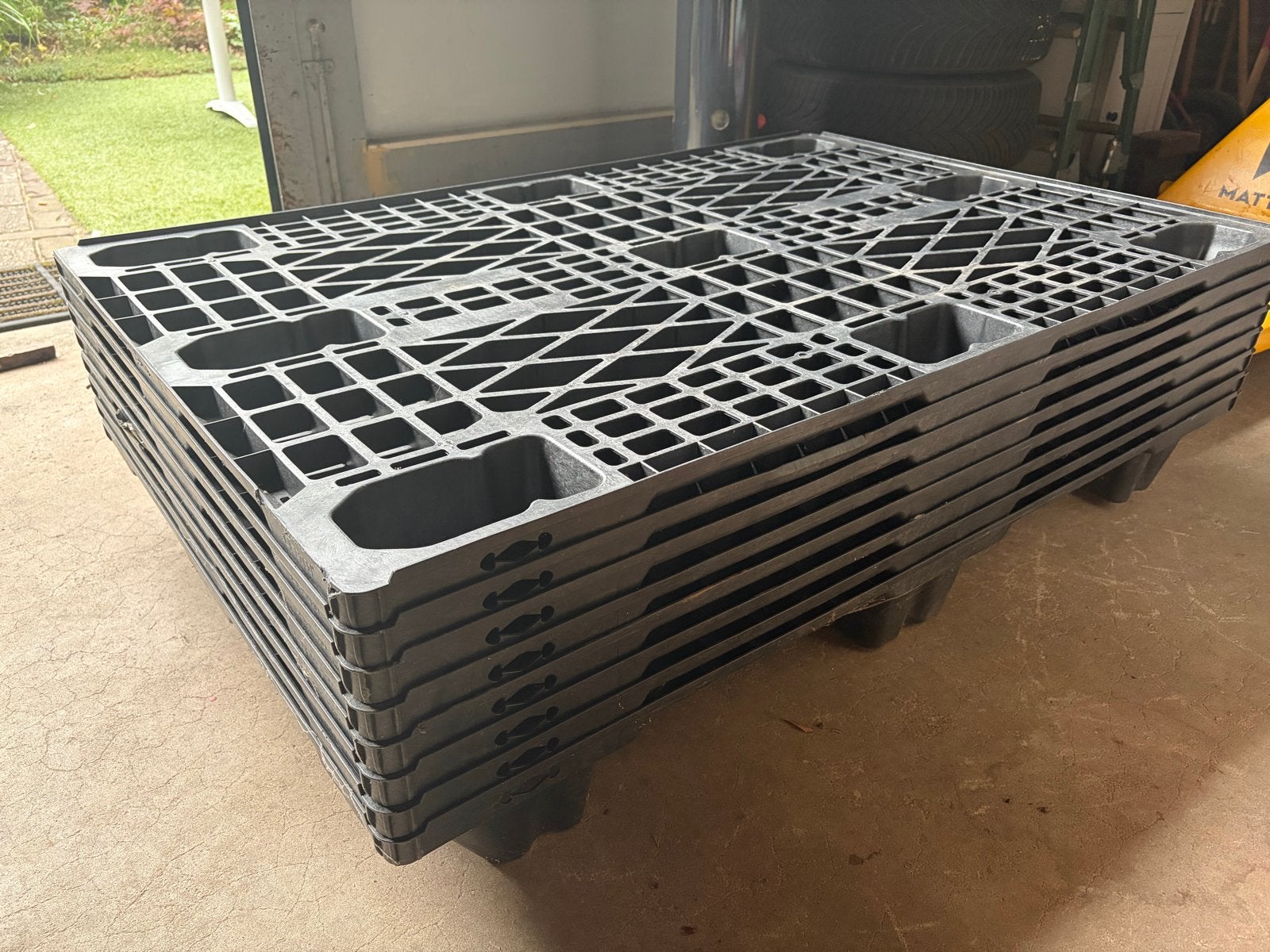 9 kunststof pallets - lichtgewicht en nestelbaar, Ophalen of Verzenden, Gebruikt