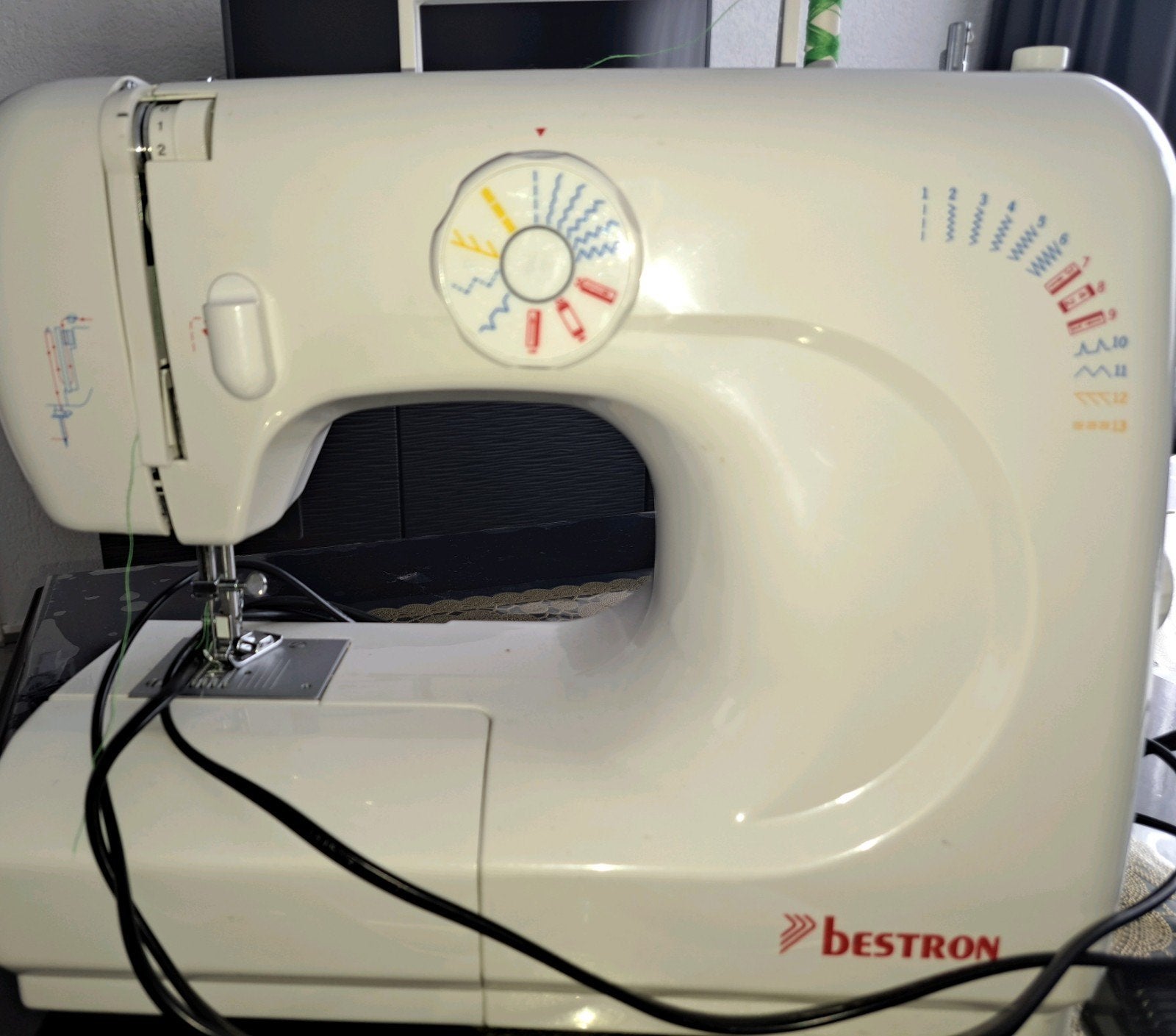 Bestron Naaimachine D270A13/270C - Zo goed als nieuw, Hobby en Vrije tijd, Ophalen, Zo goed als nieuw, Naaimachine, Overige merken