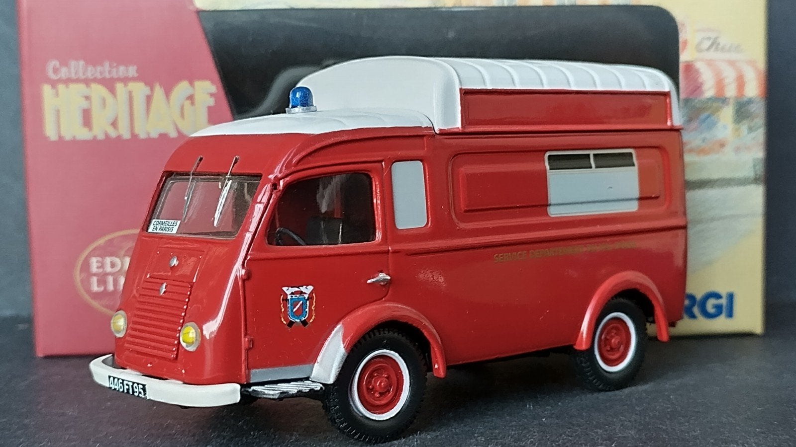 Renault 1000 Kgs Ambulance 1:43 Corgi Pol, Hobby en Vrije tijd, Modelauto's | 1:43, Auto, Zo goed als nieuw, ., Corgi