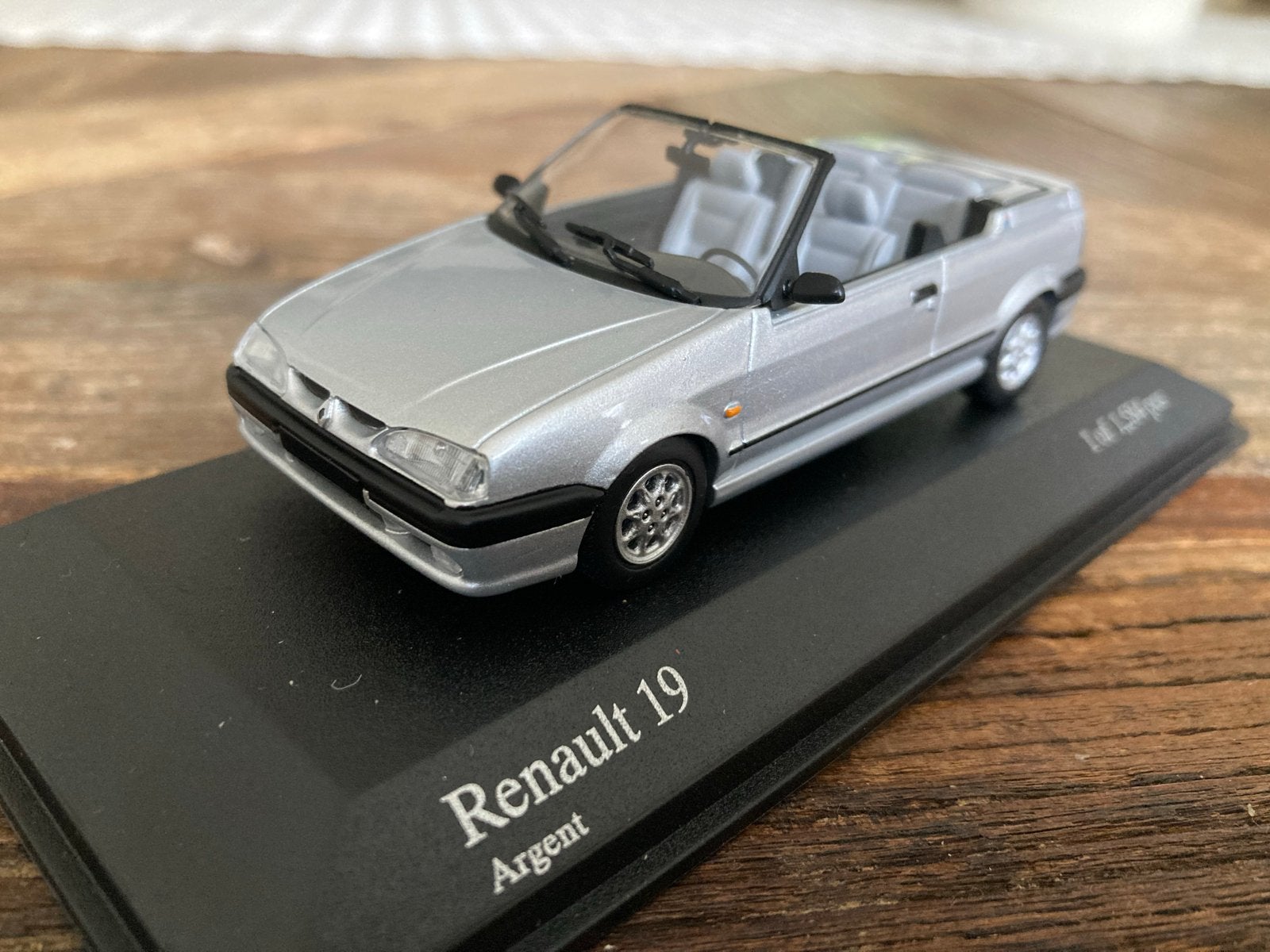 Minichamps Renault 19 Cabriolet 1992 - Nieuw in doos, Ophalen of Verzenden, Nieuw, Auto, MiniChamps