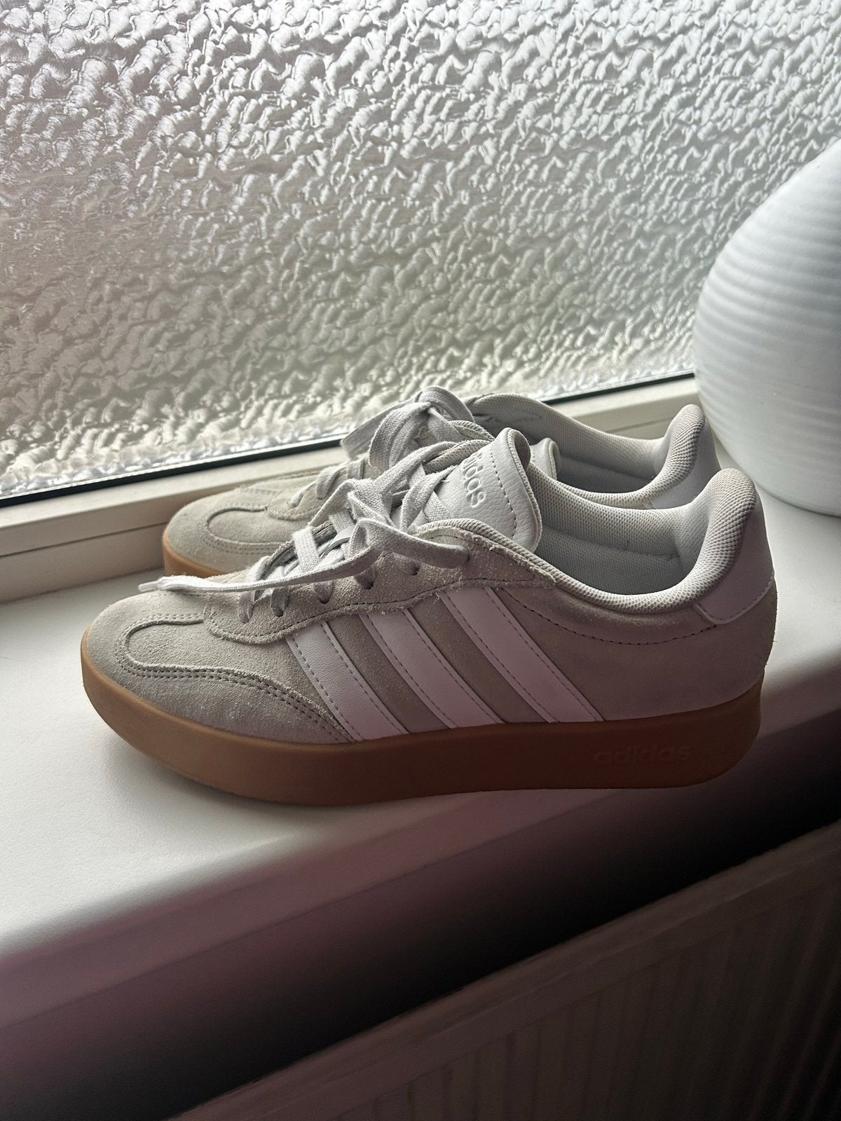 Adidas Barreda sneakers - Maat 40, Beige, Ophalen of Verzenden, Sneakers of Gympen, Zo goed als nieuw