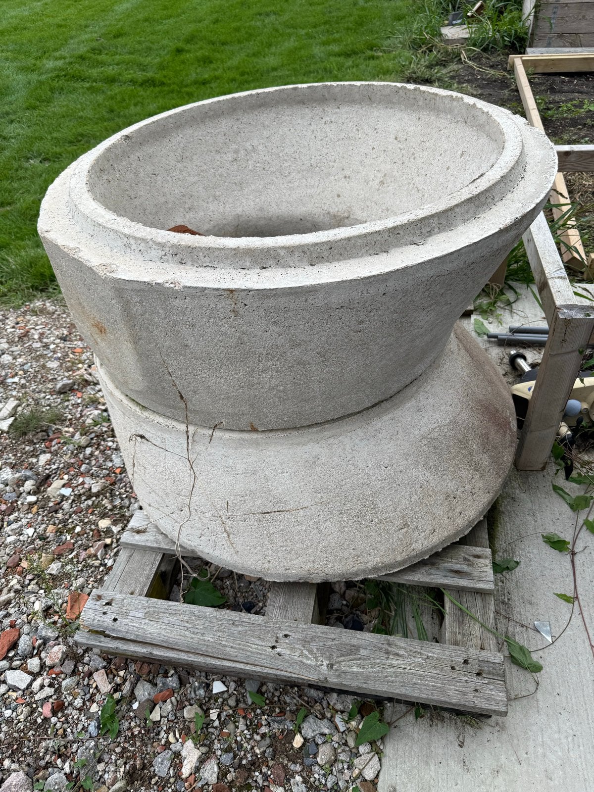 Betonnen mangat/septictank verhoger voor riool, Ophalen, Gebruikt, Minder dan 2 meter, 80 mm of meer