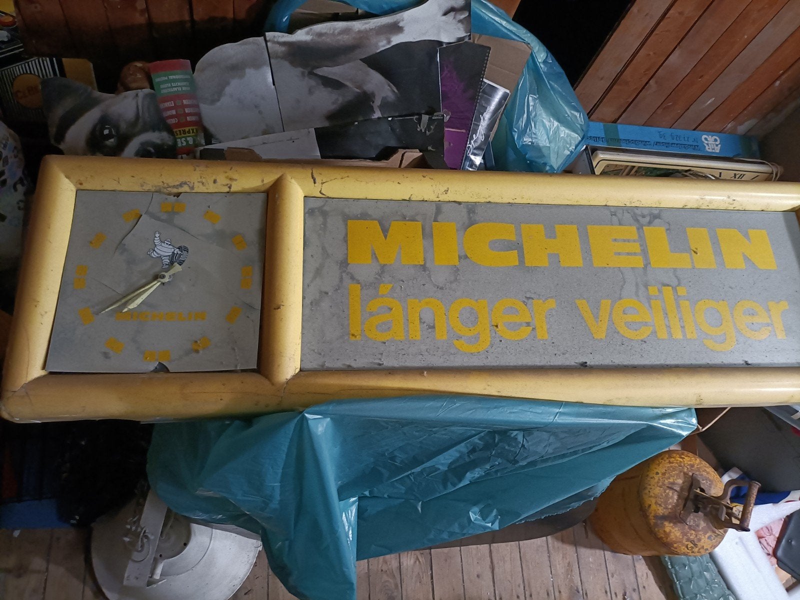 Vintage Michelin reclamebord met klok - "langer veiliger", Ophalen of Verzenden, Gebruikt, Reclamebord