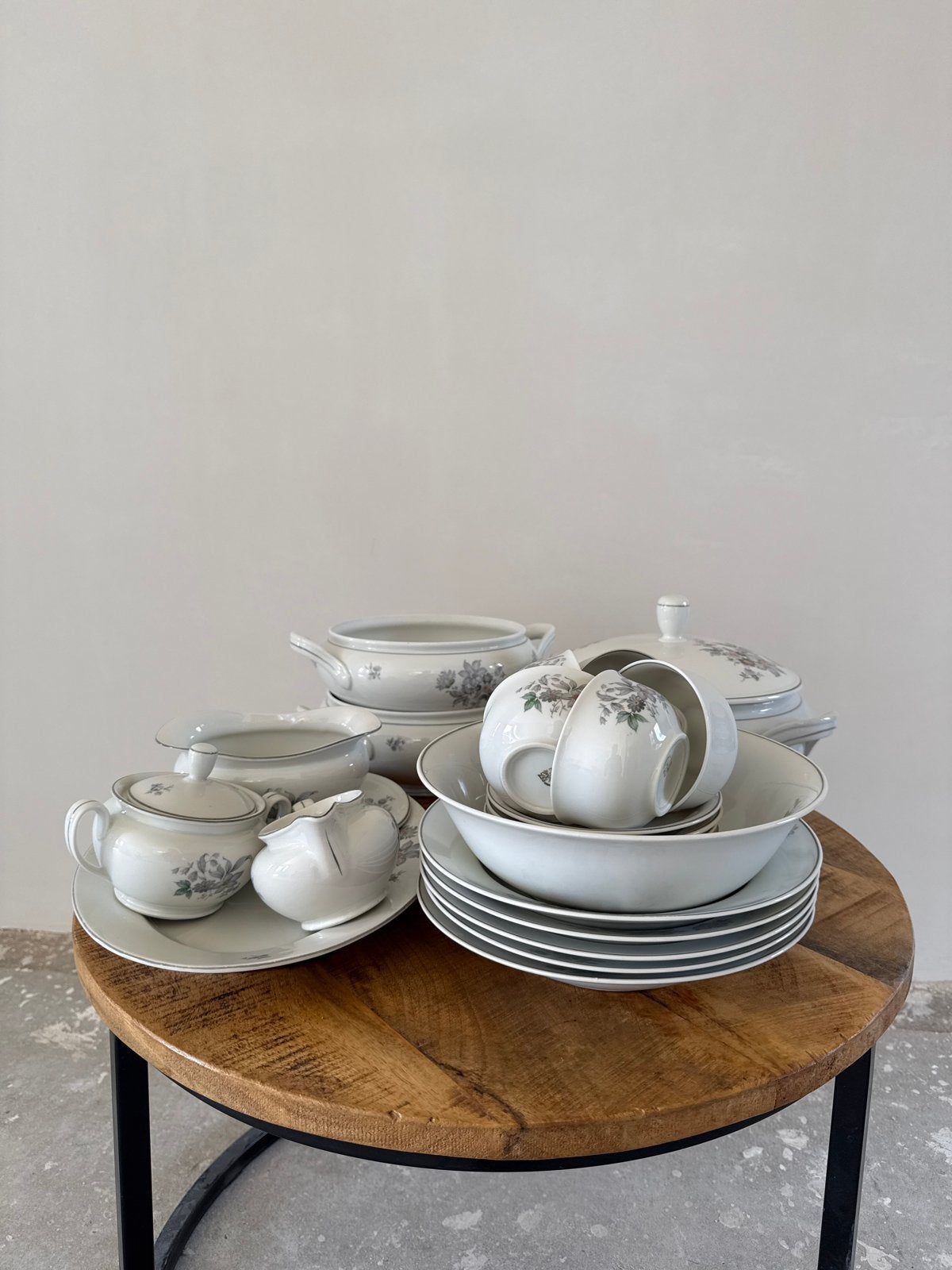 Uitgebreid servies met bloemmotief en zilveren rand, Ophalen, Gebruikt, Overige merken, Klassiek