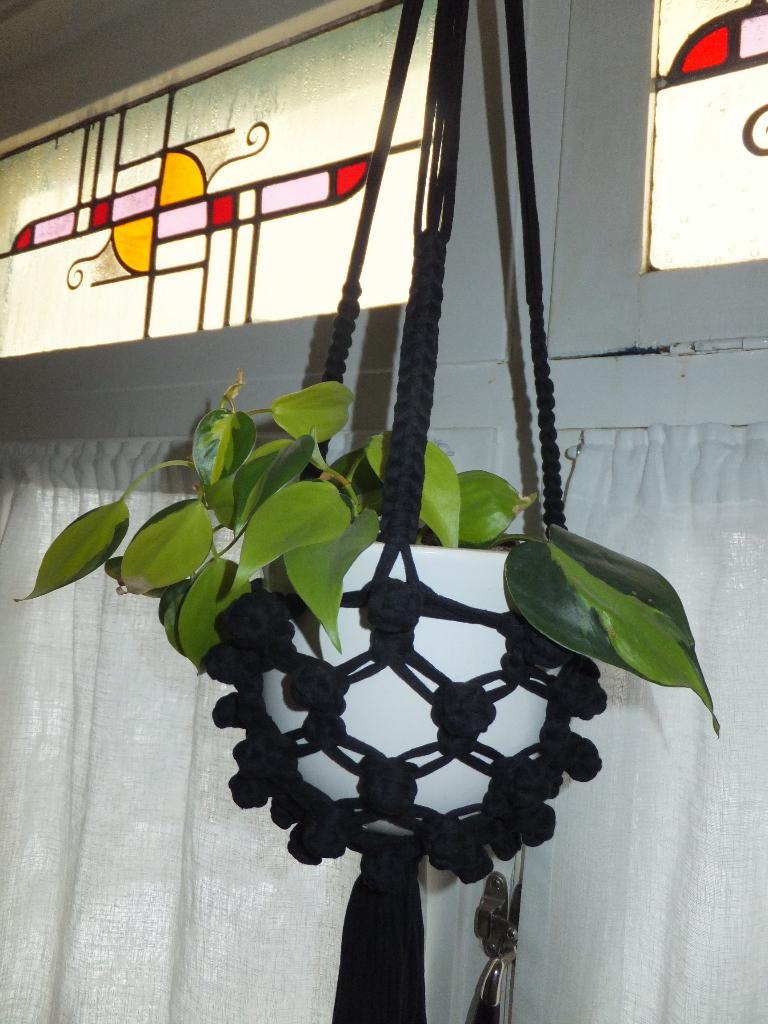 hangpot plantenhanger macramé geknoopt corona & 80s vintage, Huis en Inrichting, Woonaccessoires | Overige, Ophalen
