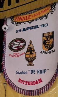 Gezocht: vaan bekerfinale 1990 PSV - Vitesse, Ophalen of Verzenden, Zo goed als nieuw, Vitesse, Vaantje of Sjaal
