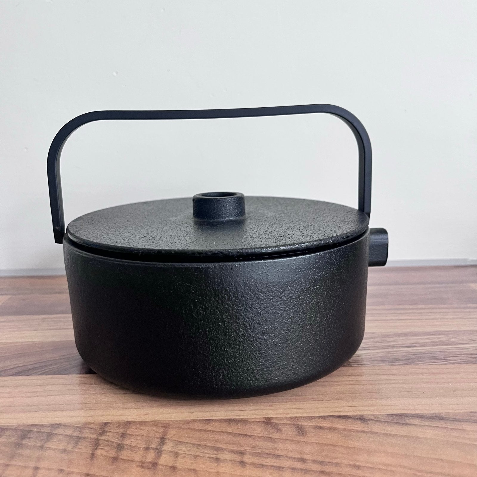 Serax Gietijzeren Theepot 1.2L - Nieuw, Theepot/fluitketel, Nieuw, Ophalen of Verzenden, Zwart
