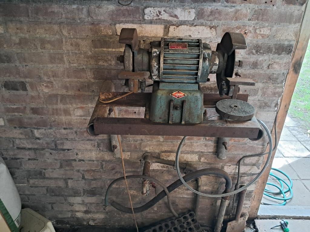 Industriële VSF slijpmachine met robuuste muurbeugel, Doe-het-zelf en Verbouw, Gereedschap | Slijpmachines, Ophalen, Gebruikt