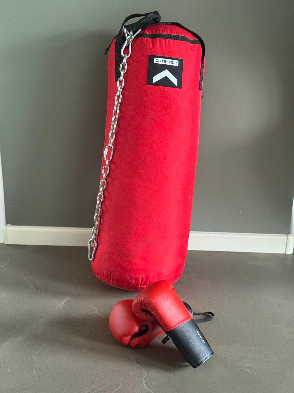 Outshock 14KG bokszak en handschoenen maat 8, Ophalen, Gebruikt, Bokszak