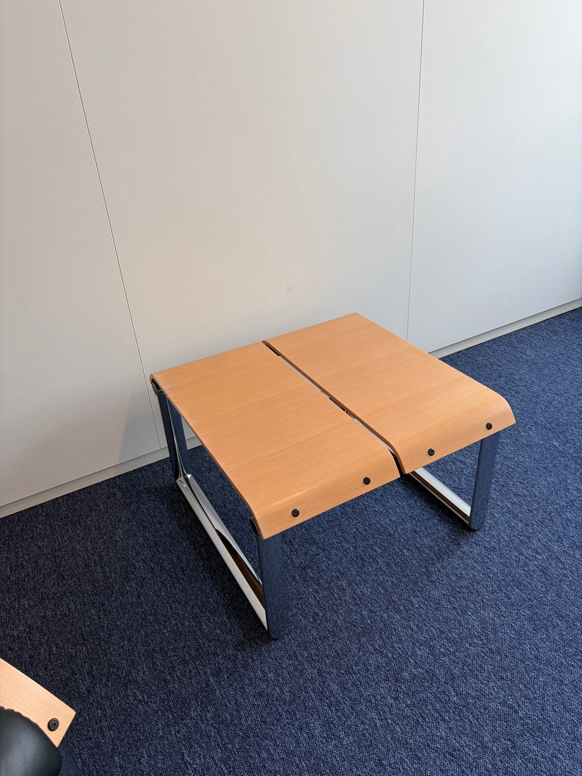 Lounge set: 2 fauteuils, 1 tweezitsbank, 2 salontafels, Ophalen, Drie, Zwart, Zo goed als nieuw